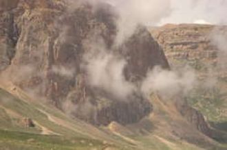 В основном горные склоны покрыты травяни