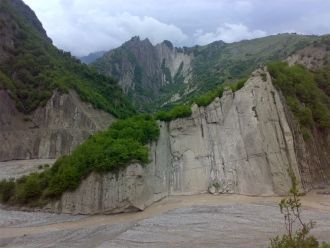 Сегодня же вокруг горных массивов парк Ш