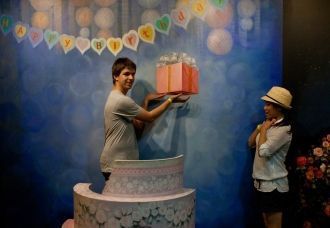 Сделайте шаг навстречу картине и дополни