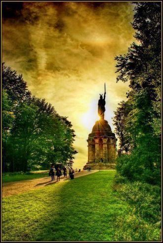 Эта скульптура, созданная Эрнст фон Банд