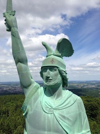 Сама статуя высотой 26,57 метра состоит 