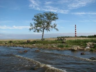 Это уже четвертый маяк, который был пост