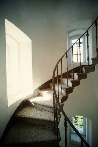 Наверх ведёт винтовая лестница с 399 сту