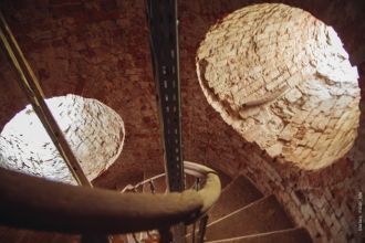 Осиновецкий маяк действует до сих пор.