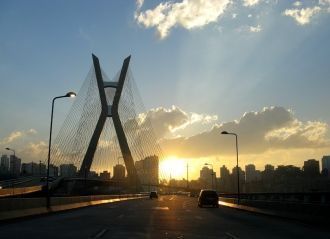 Опорная башня состоит из двух кривых мач