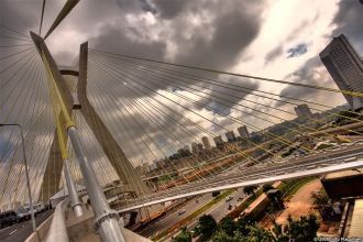 Торжественно открыл мост Оливейра Губерн