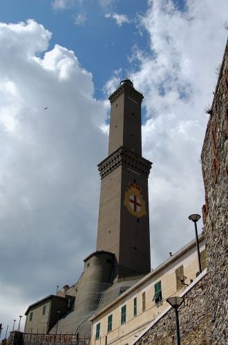 Сегодня рядом с маяком работает небольшо