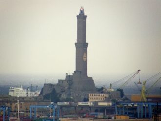 Кроме того, это второй по высоте маяк ми