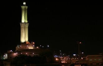 Он состоит из двух квадратных частей, ка