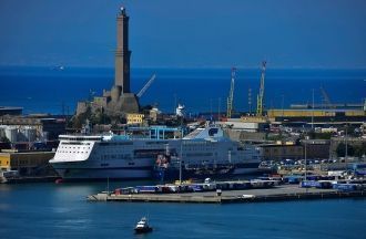 В 1326 году на маяке появился первый фон