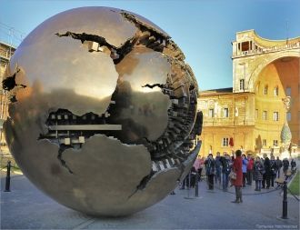 Человек так мал по сравнению с окружающи