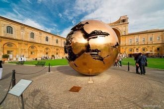 Произведение искусства наполнено глубоча