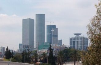 Центр Азриэли в 2005 году. На фото видно