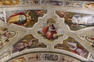 На фресках изображены королевские доброд