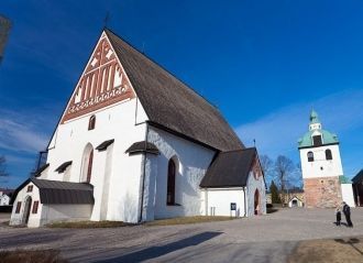 Сначала церковное здание было деревянным