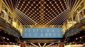 Внутри здание впечатляет: оно насыщено с