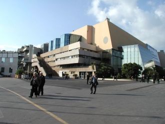 Строительство этого дворца началось в 19