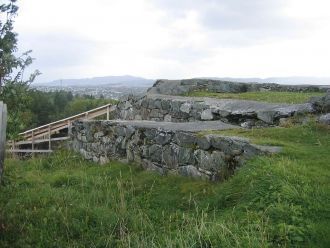 Развалины замка простояли нетронутыми вп