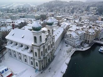 Церковь иезуитов (Люцерн) с высоты пртич