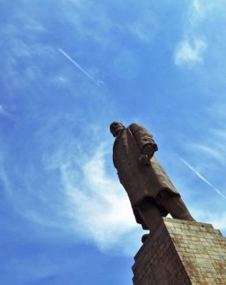 Кроме этого памятника в Волгограде есть 
