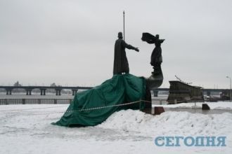 В феврале 2010 года обрушились задняя ча