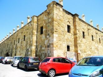 Караван-сарай Бюйюк-хан является одним и