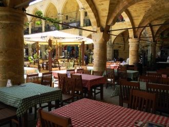 Караван-сарай Бюйюк-хан, расположенный в