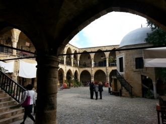 Строение отлично вписывается в архитекту