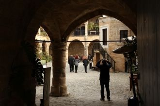 Сейчас Караван-сарай Бюйюк-хан мало изме