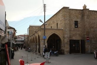 Караван-сарай Бюйюк-хан. Вид со стороны 