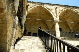 Лестница на 2 этаж в Караван-сарае Бюйюк