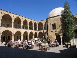 Караван-сарай Бюйюк-хан. Территория внут