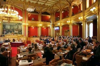 Заседание членов Норвежского парламента.