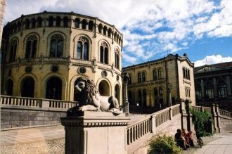 Приятный бежевый цвет здания Норвежского