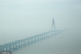 Ежедневно мост пропускает до 50 тысяч тр