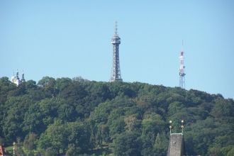 В 1953 году на нее поставили телевизионн