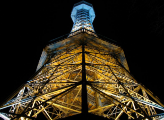 Внешне Петршинская башня очень напоминае