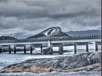 Мост стал популярным, когда в 2011 году 