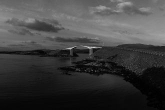 С разных углов на мост открывается абсол