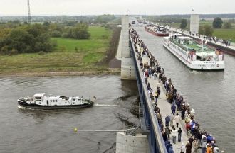 Впервые идея строительства такого моста 