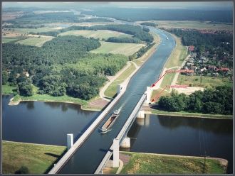 Мост общей длиной 918 метров, шириной ру