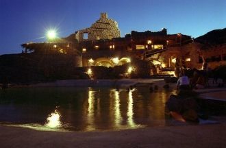 Все стекла в здании сделаны из переработ