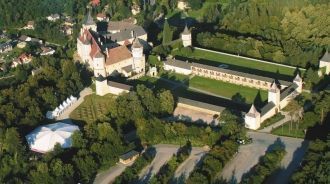 Вид замка Розенбург с высоты птичьего по