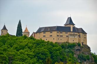 Замок Розенбург основан в XII веке, перв