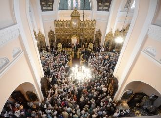 Храм вмещает в себя две-три тысячи челов