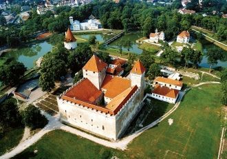 Название «Епископский» замку дает следую