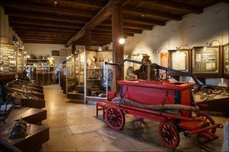 А также с реликвиями уже ХХ века.