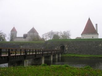 Мост через ров