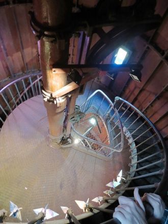 Повороты винтовой лестницы кажутся беско