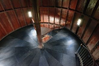 Винтовая лестница внутри маяка Тахкуна